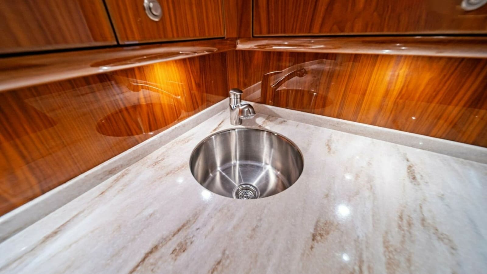 2021 Viking 46 Billfish - Photo 115