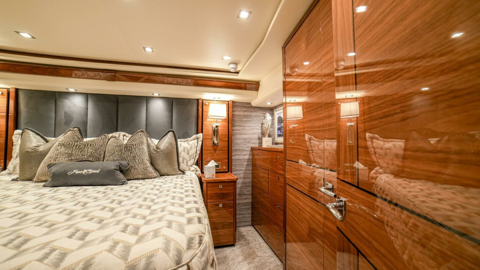 2023 Viking 72 Convertible - Photo 81