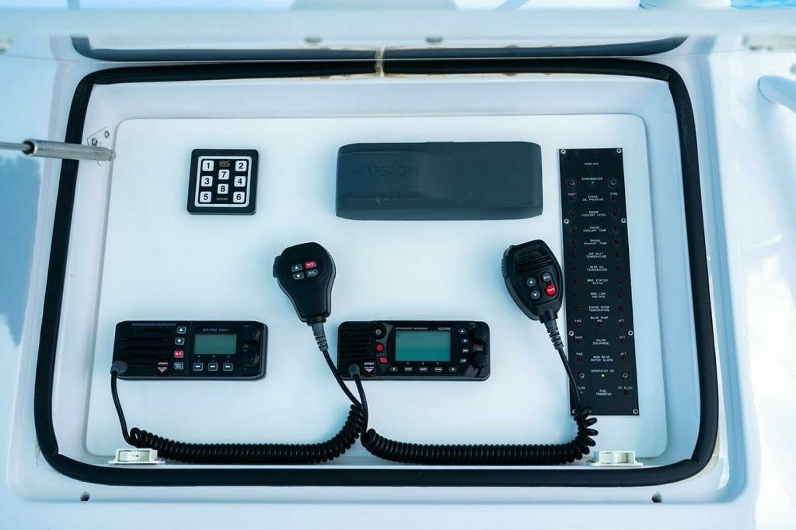 1999 Viking 55 Convertible - Photo 68