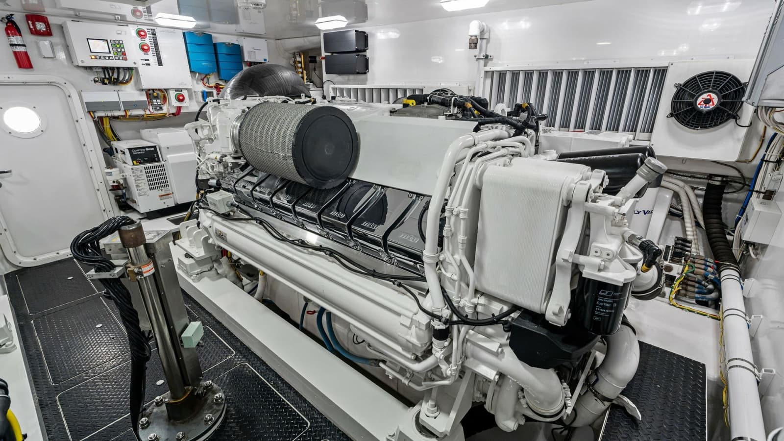 2016 Viking 80 Enclosed Bridge - Photo 119