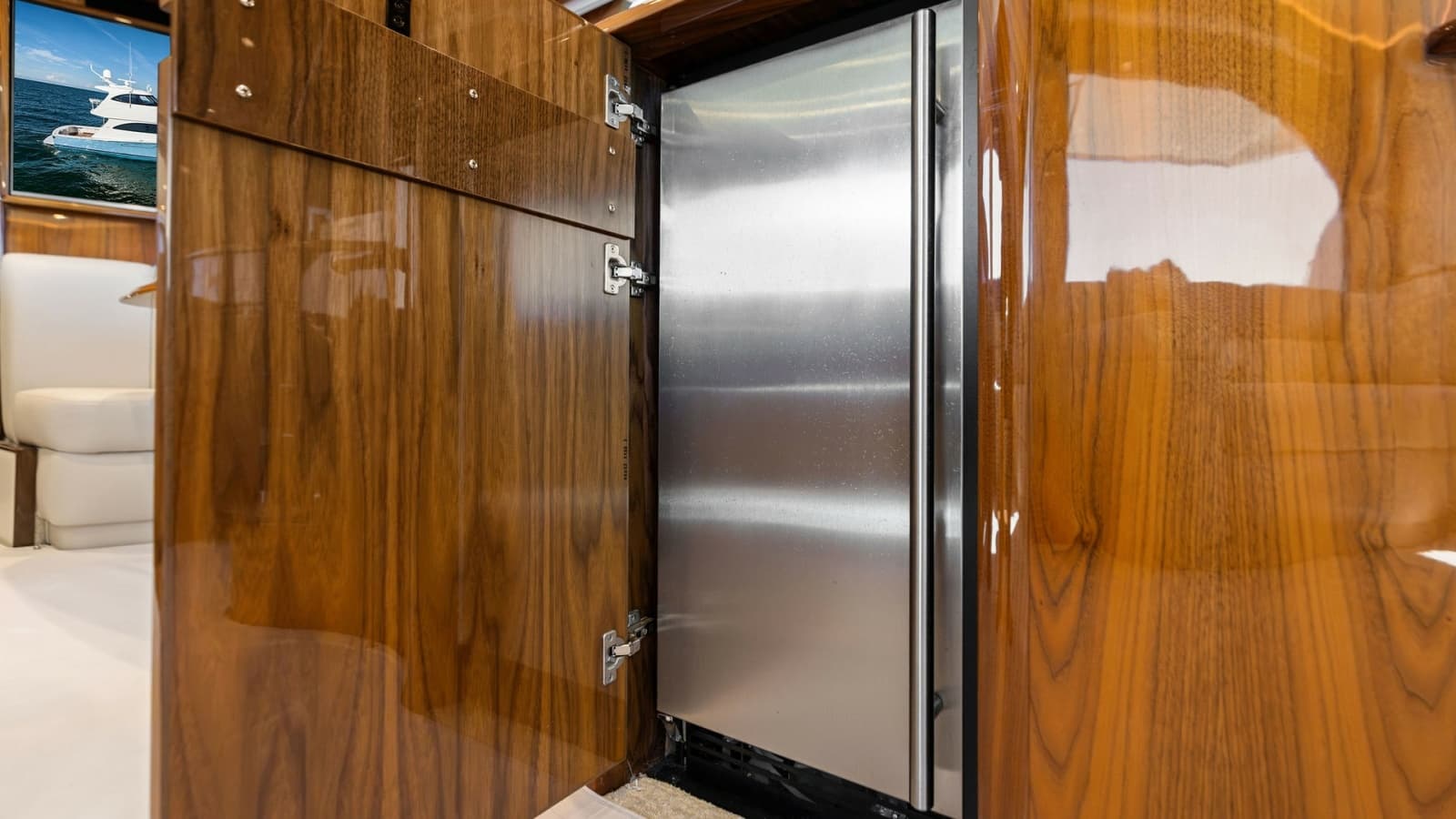 2018 Viking 62 Enclosed Bridge - Photo 31