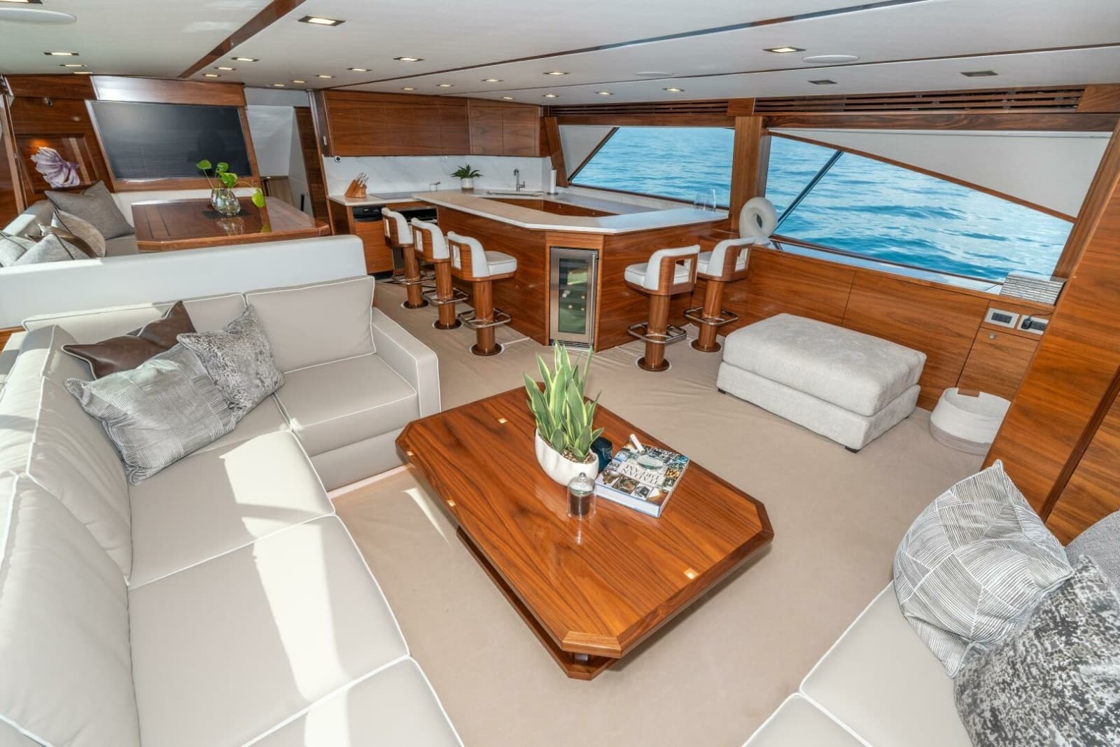 2025 Viking 90C - Photo 24