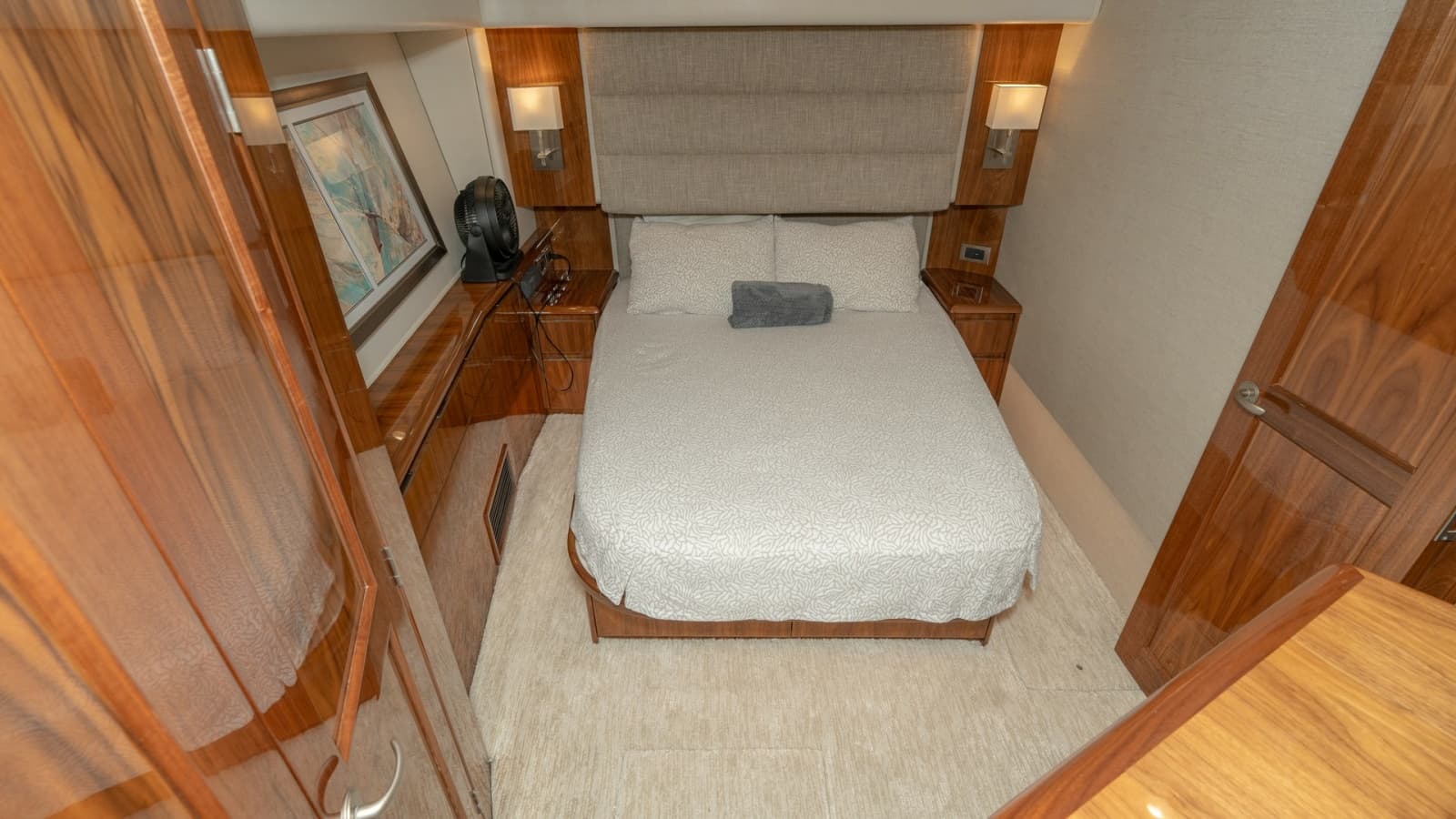2017 Viking 55 Convertible - Photo 25
