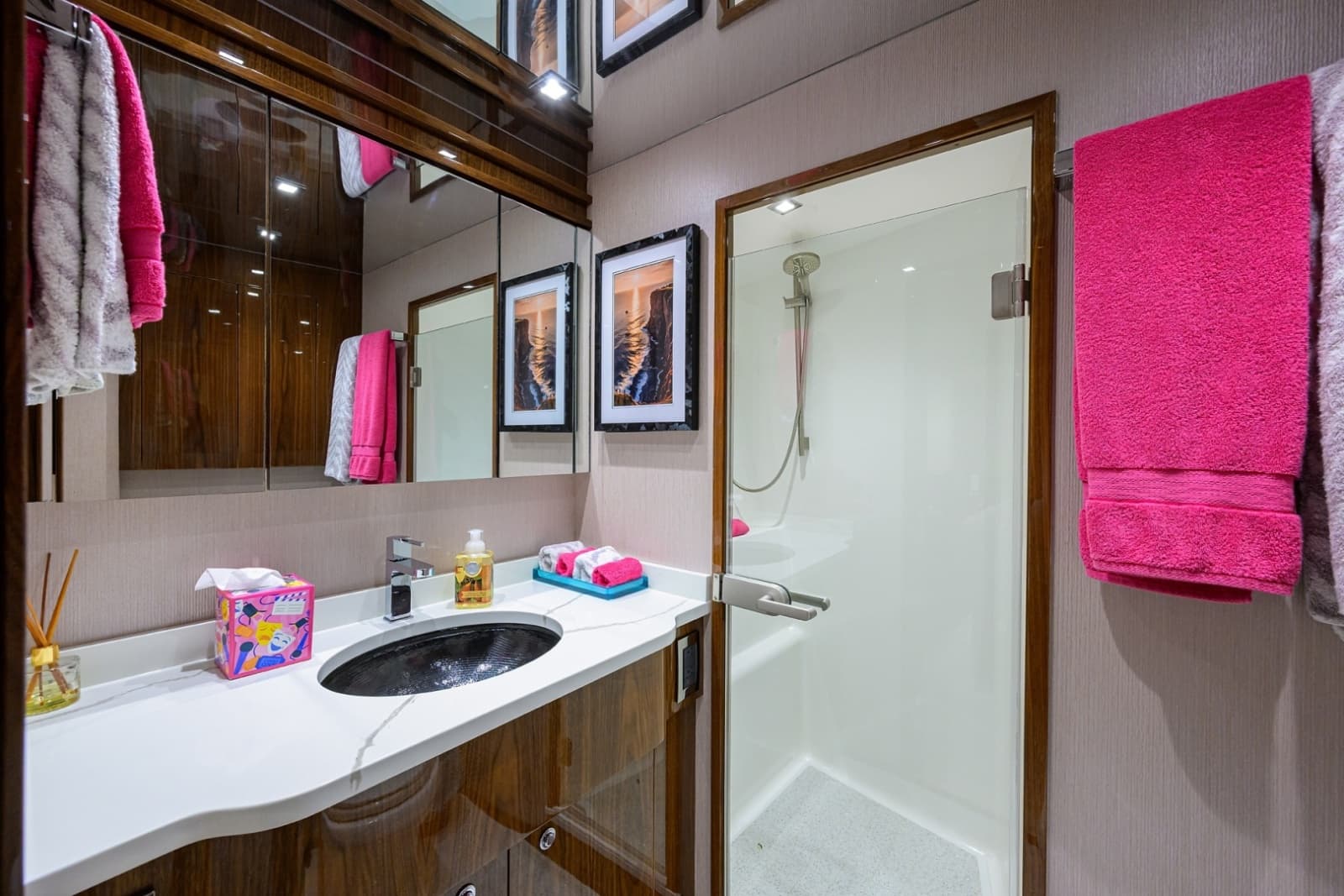 2023 Viking 80 Skybridge - Photo 29