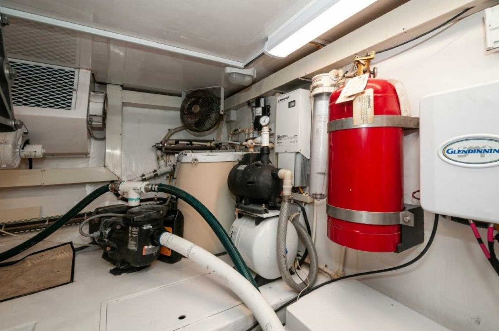 2001 Viking 61 Convertible - Photo 45