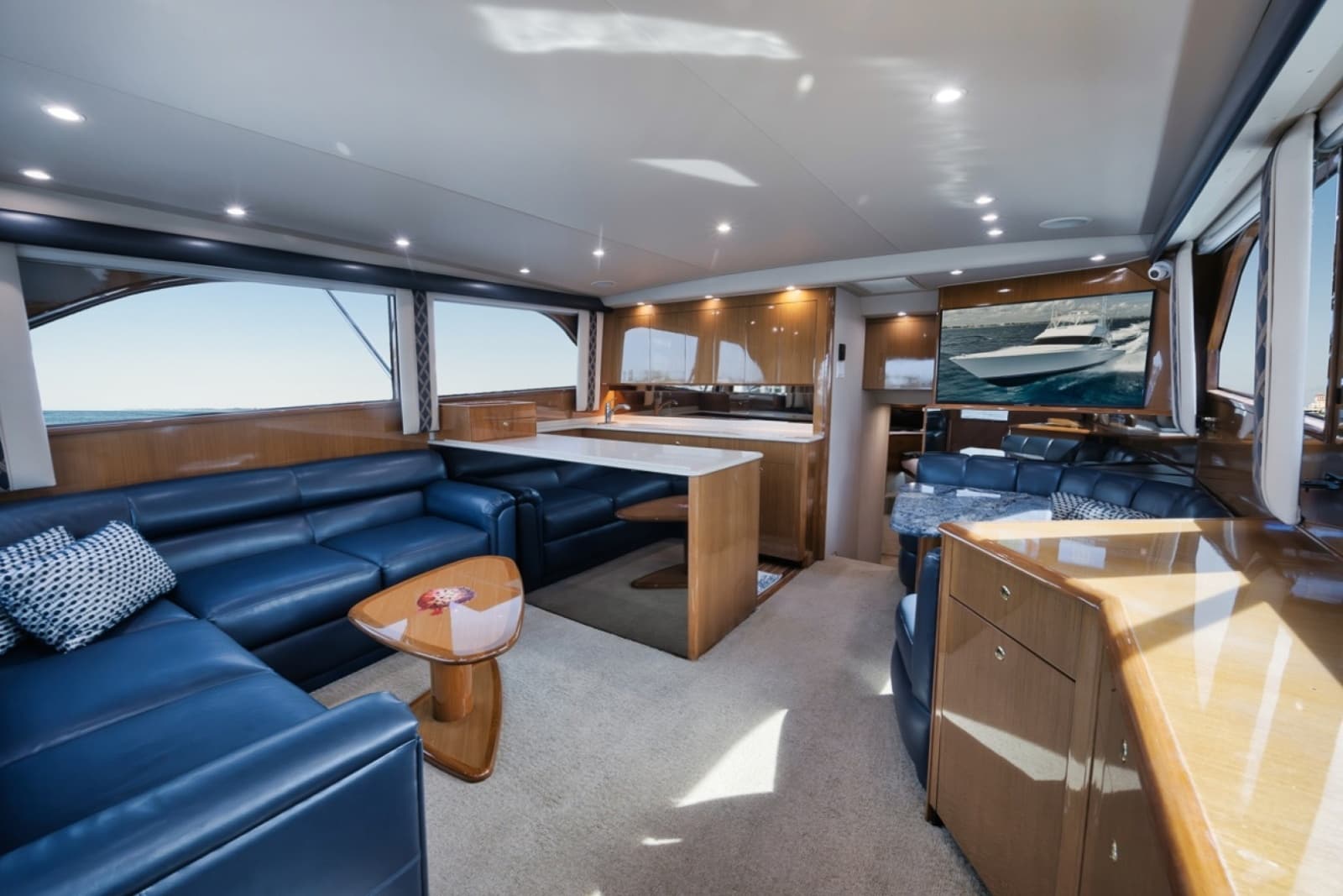 2003 Viking 52 Convertible - Photo 2