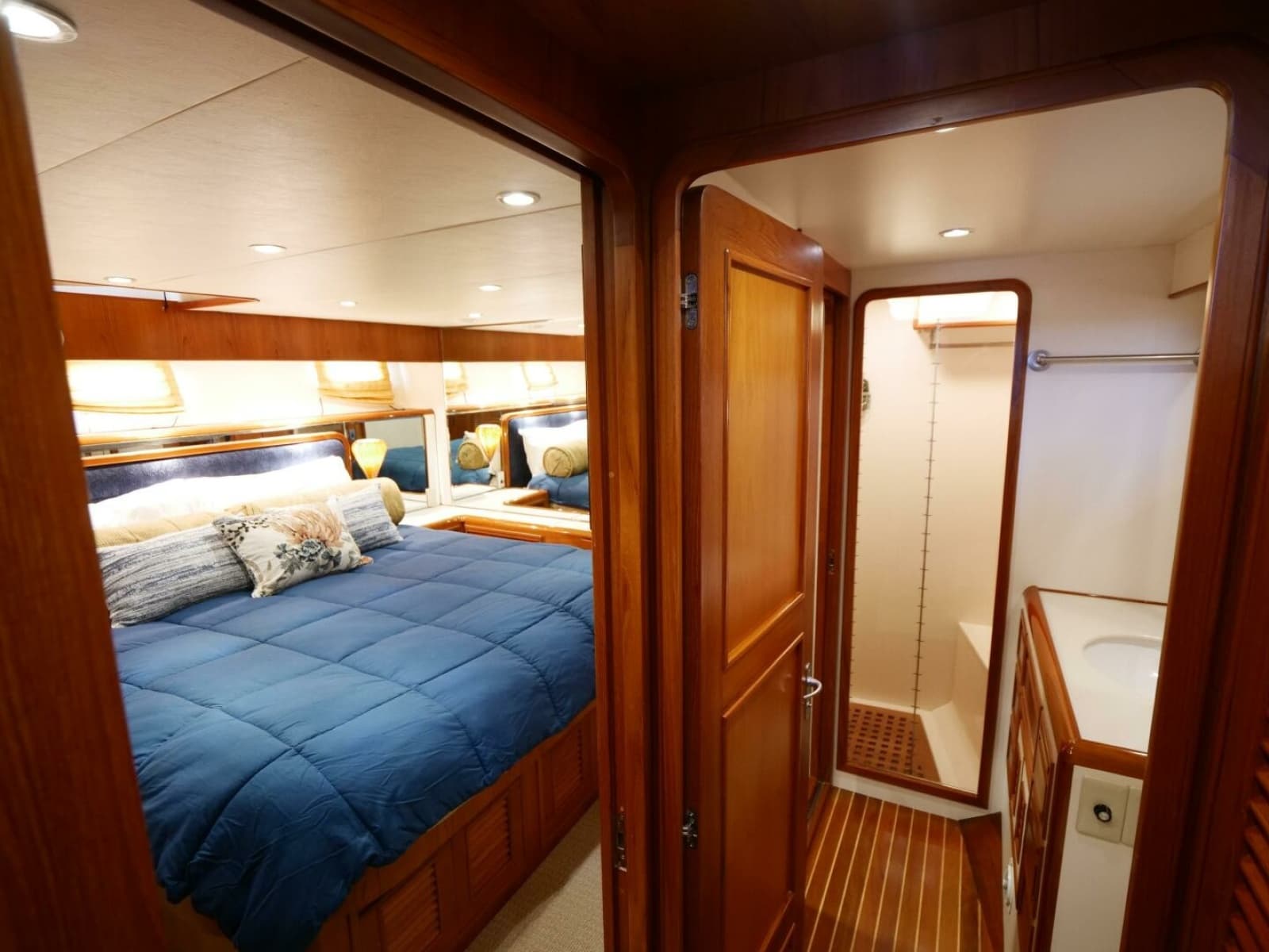 2000 Offshore Yachts 62 Pilothouse - Photo 31