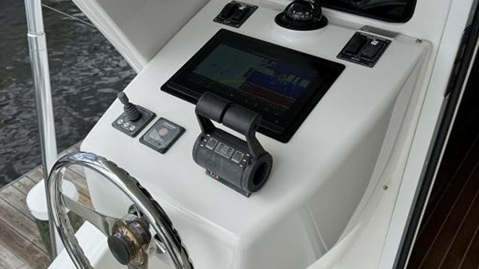 2007 Viking 74 Enclosed Bridge - Photo 20