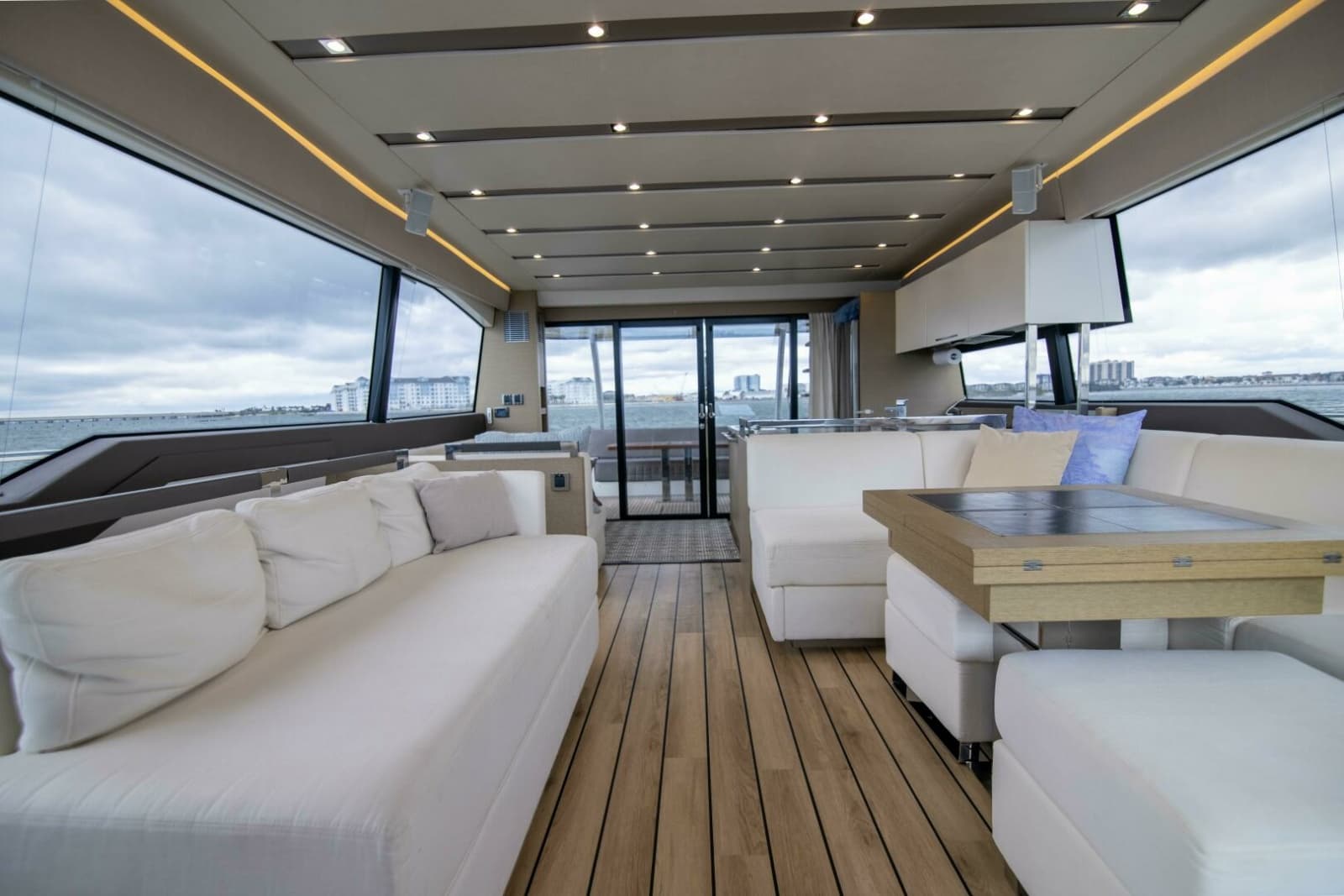 2018 Prestige 680 Flybridge - Photo 6