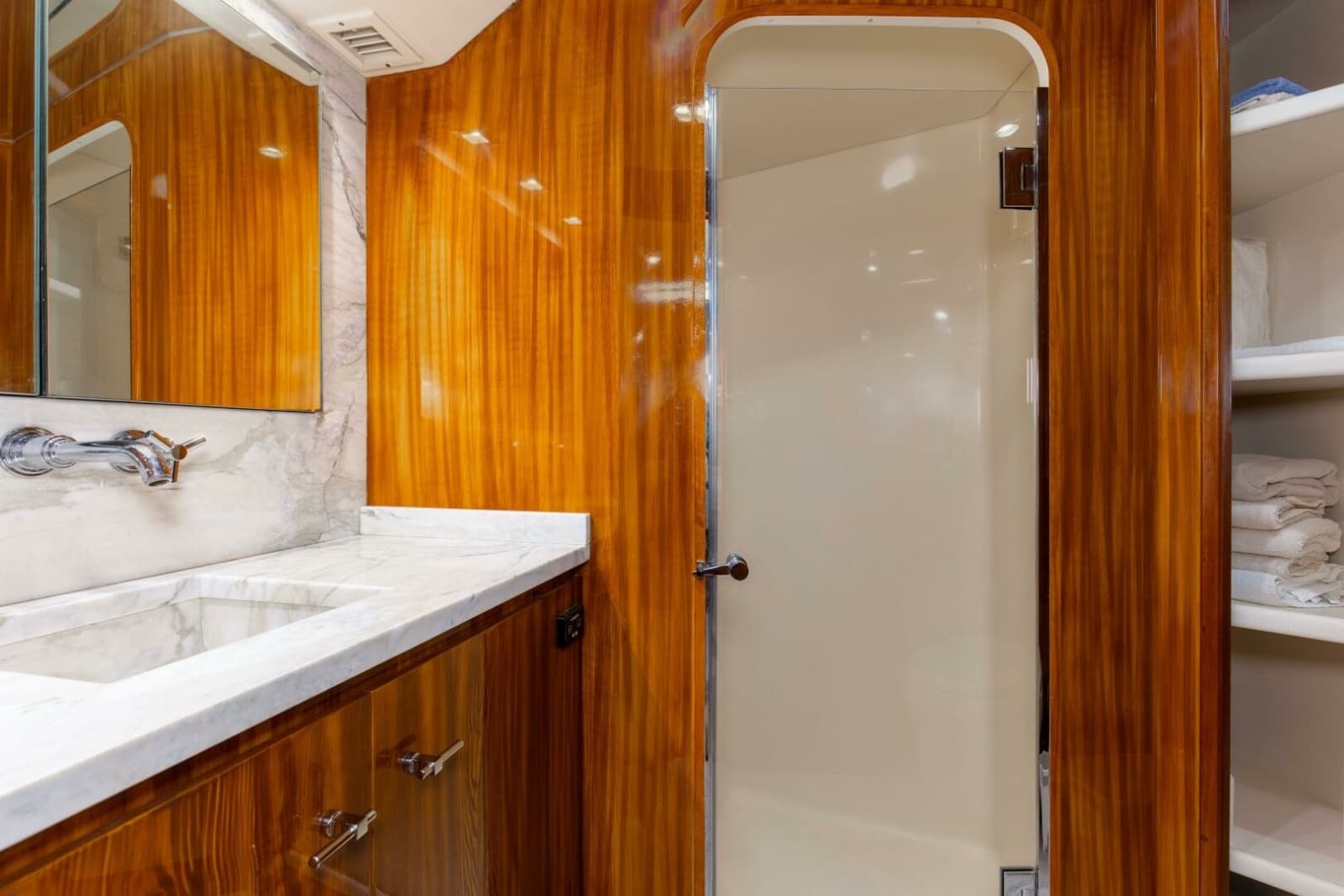 2001 Viking 65 Enclosed Bridge - Photo 39