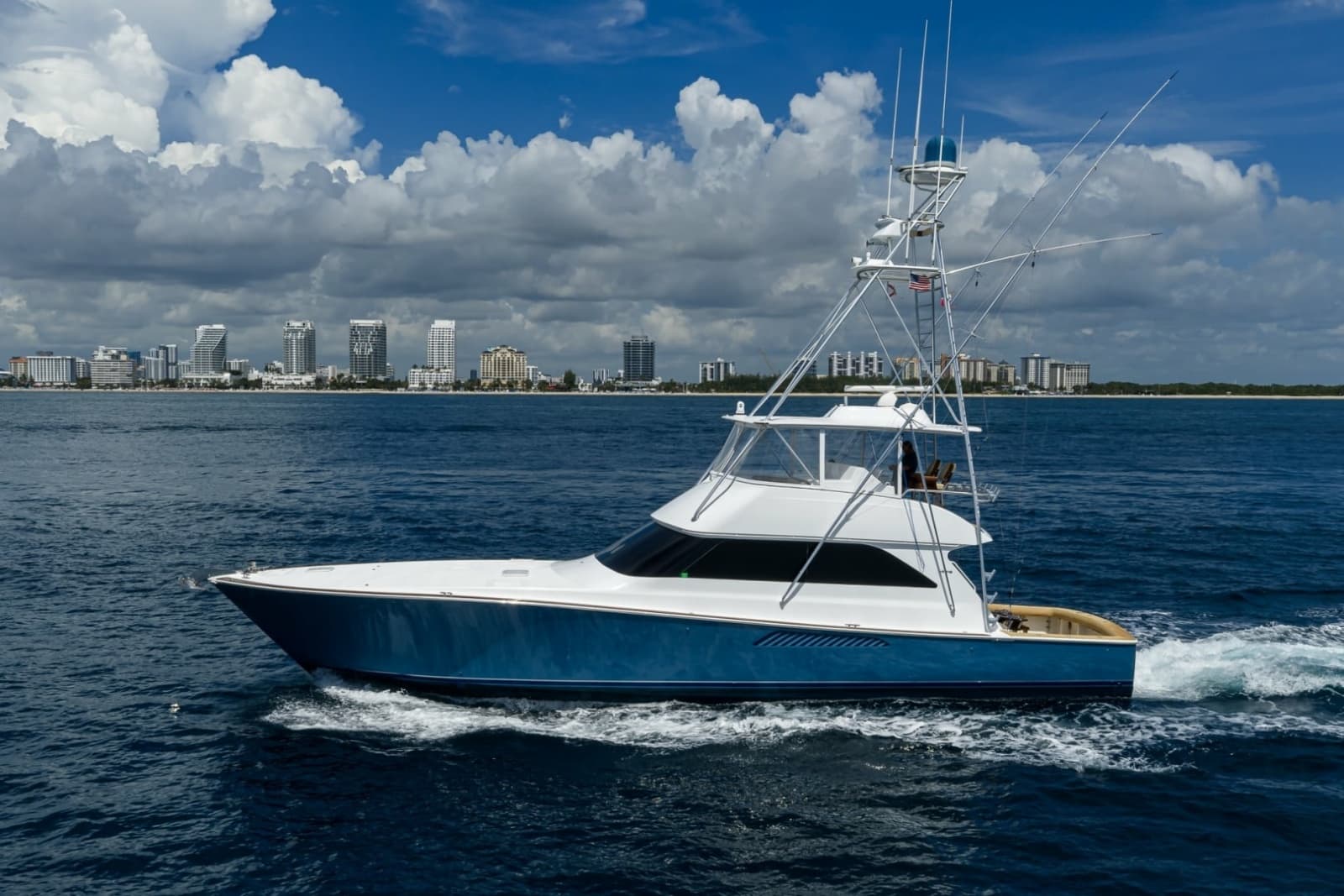2002 Viking 61 Convertible - Photo 1