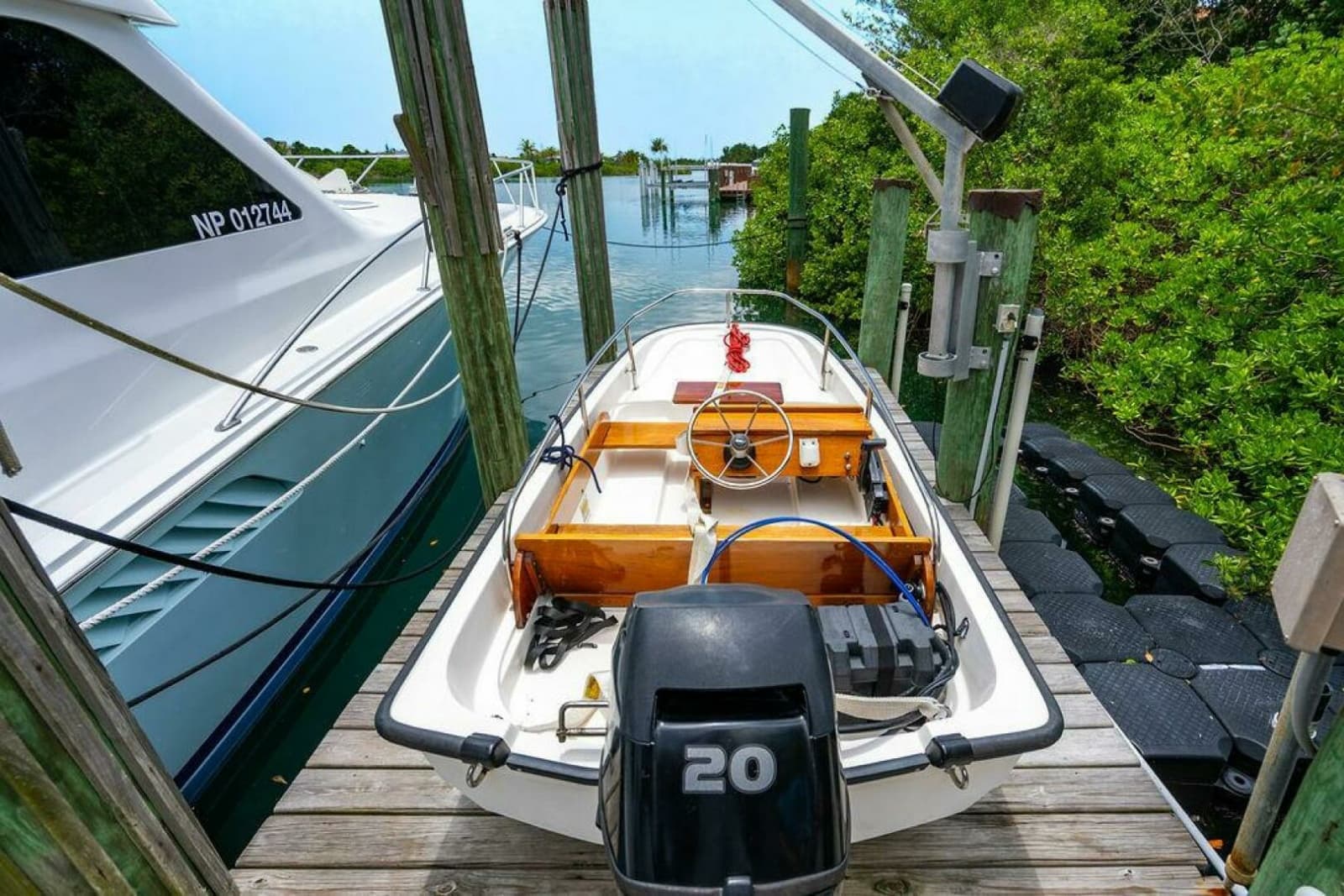 1999 Viking 55 Convertible - Photo 2