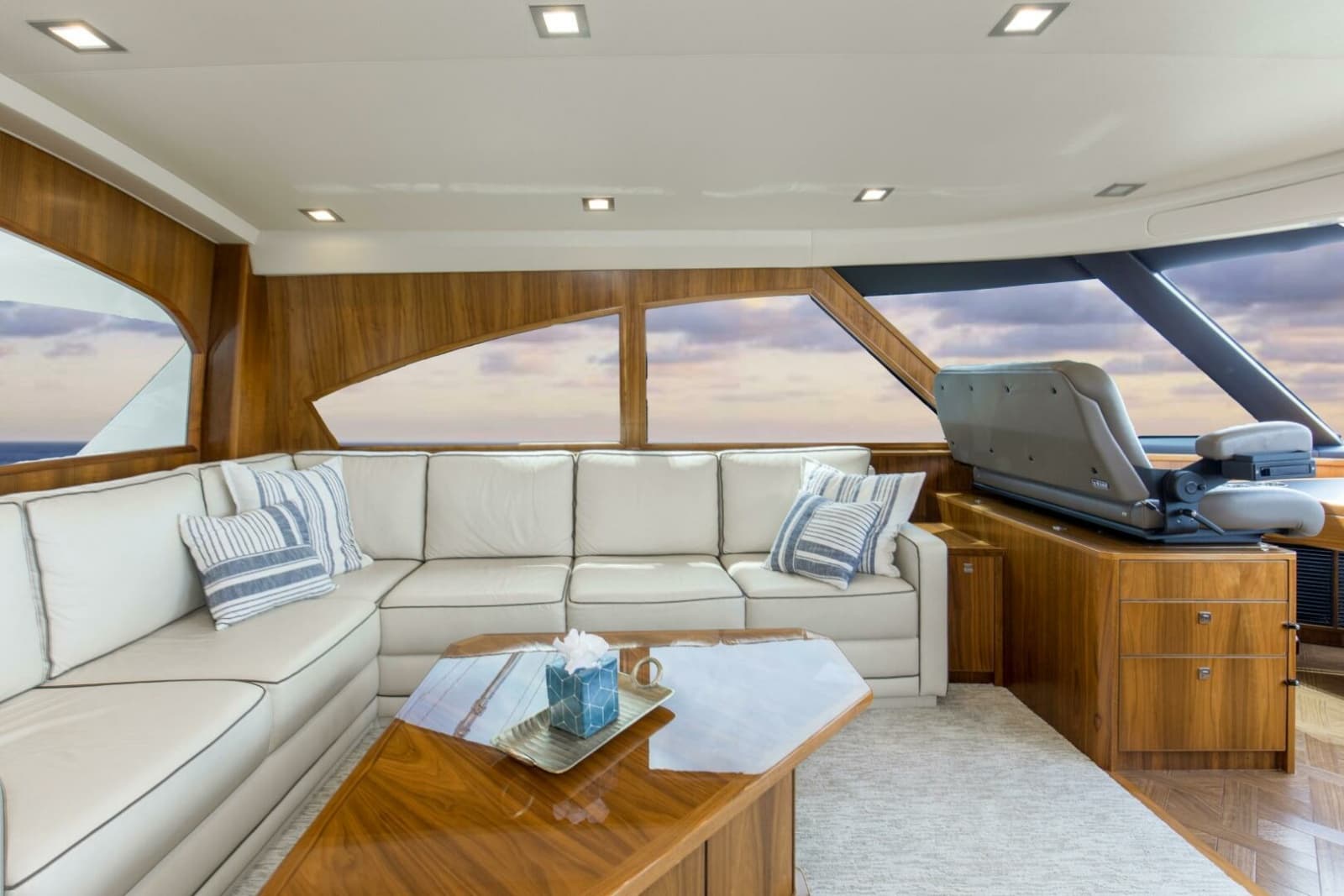 2016 Viking 92 Enclosed Bridge - Photo 5