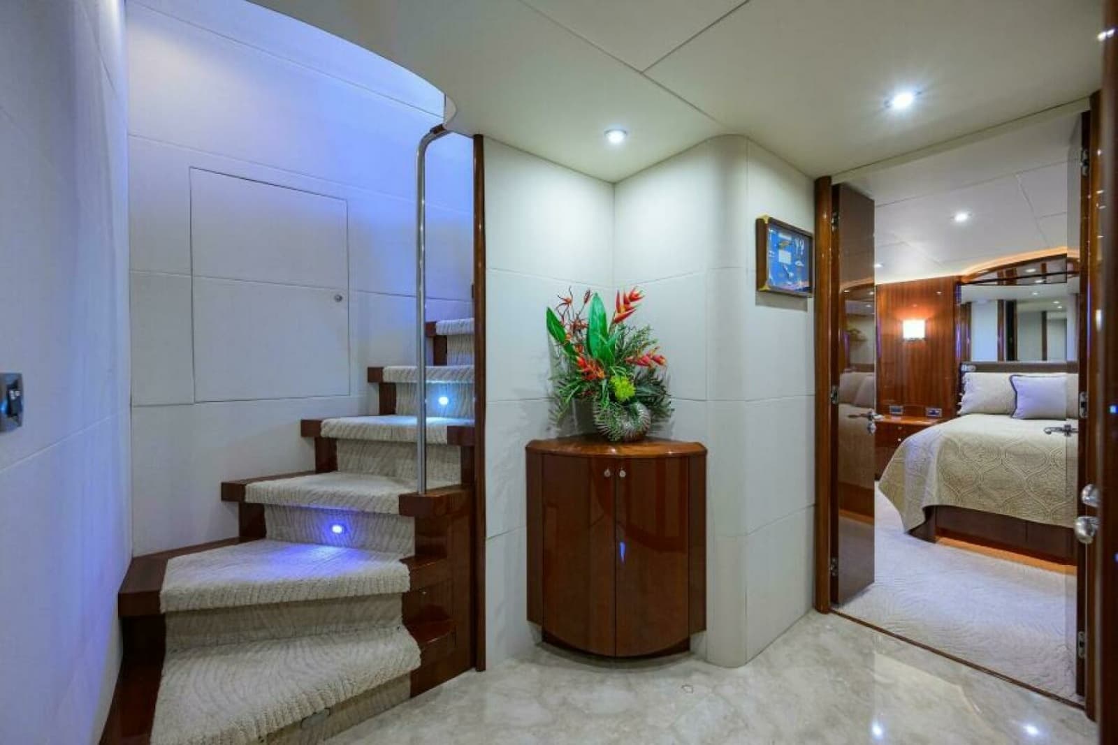 2007 Lazzara Yachts 80 Enclosed - Photo 12