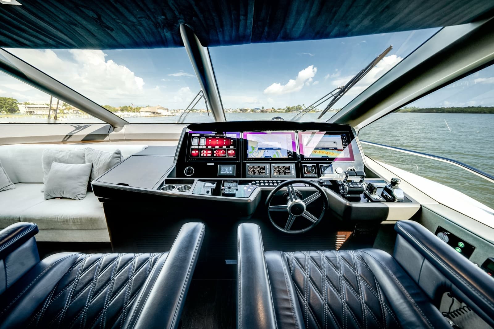 2019 Sunseeker 76 Flybridge - Photo 12