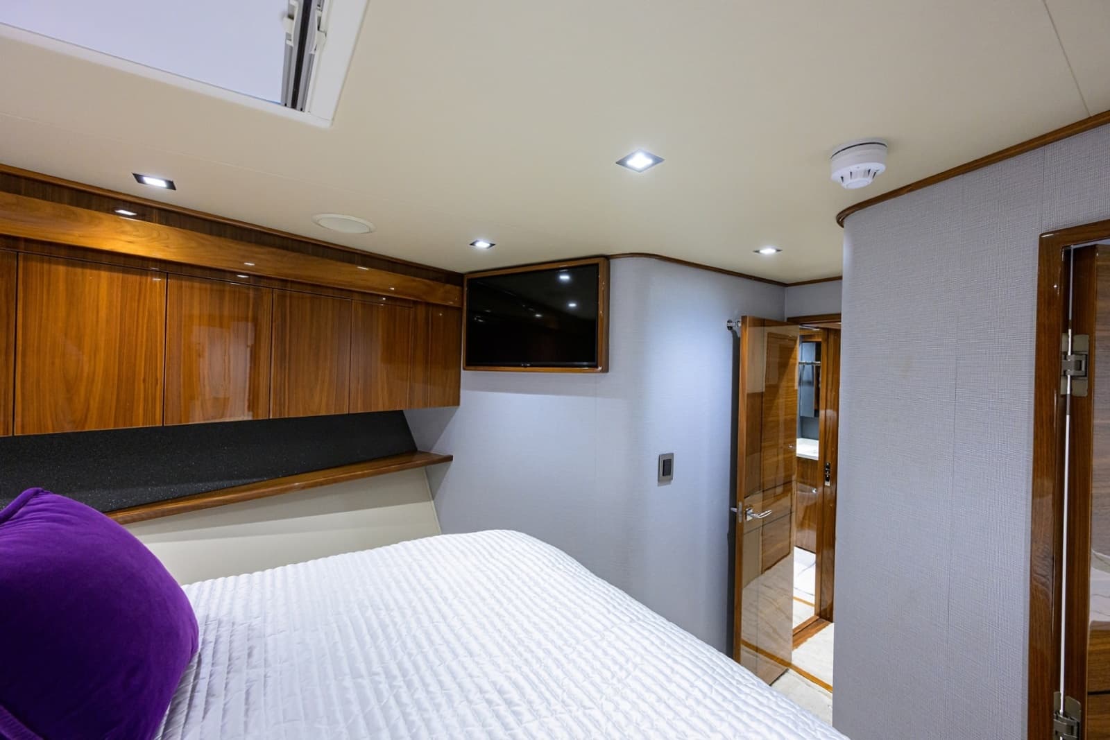 2023 Viking 80 Skybridge - Photo 19