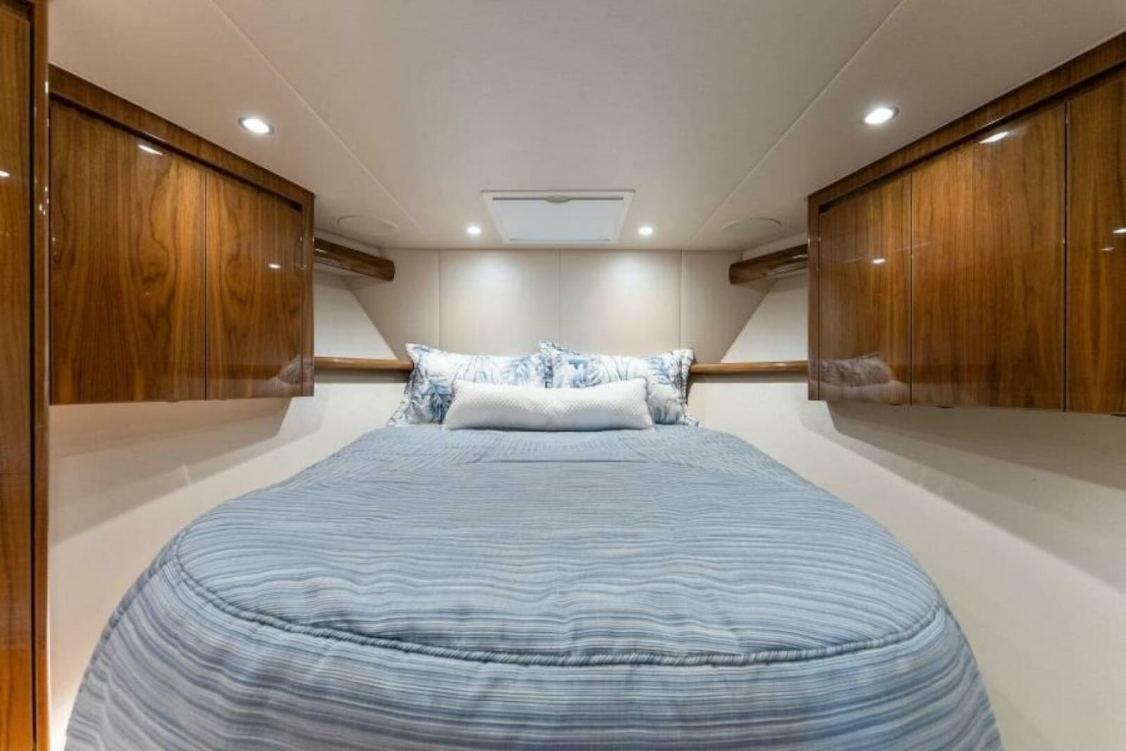 2021 Viking 54 Convertible - Photo 6