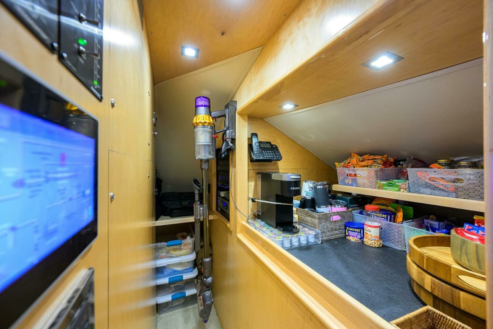 2021 Viking 72 Convertible - Photo 11