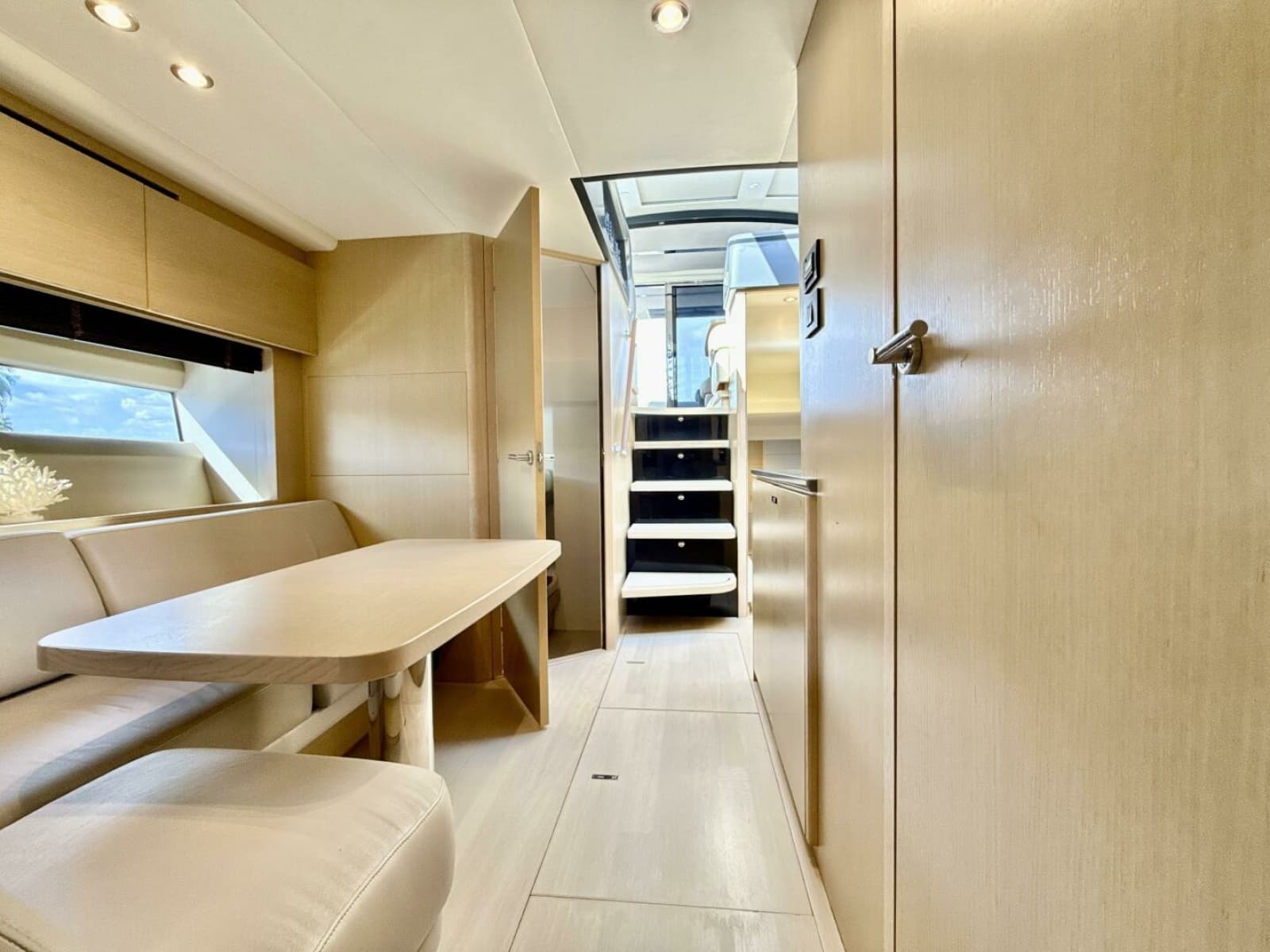 2017 Princess V58 - Photo 17