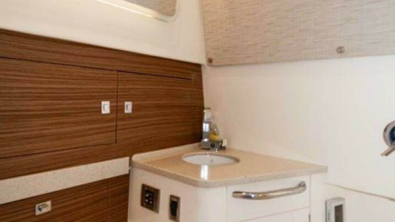 2018 Boston Whaler 420 Outrage - Photo 11