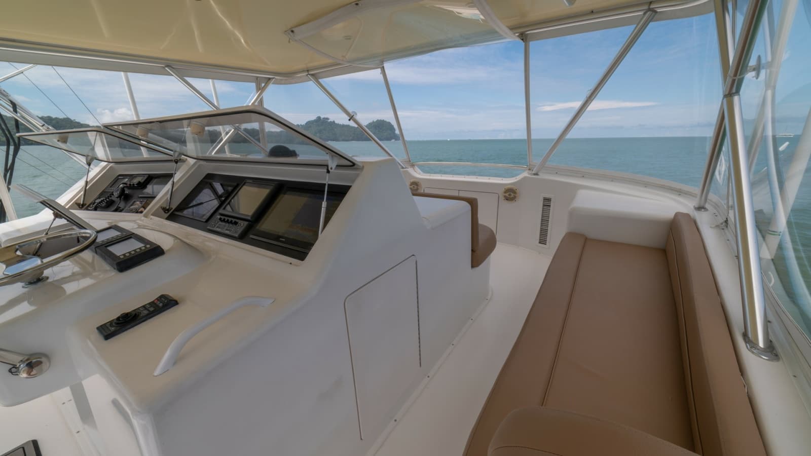 2002 Viking 61 Convertible - Photo 59