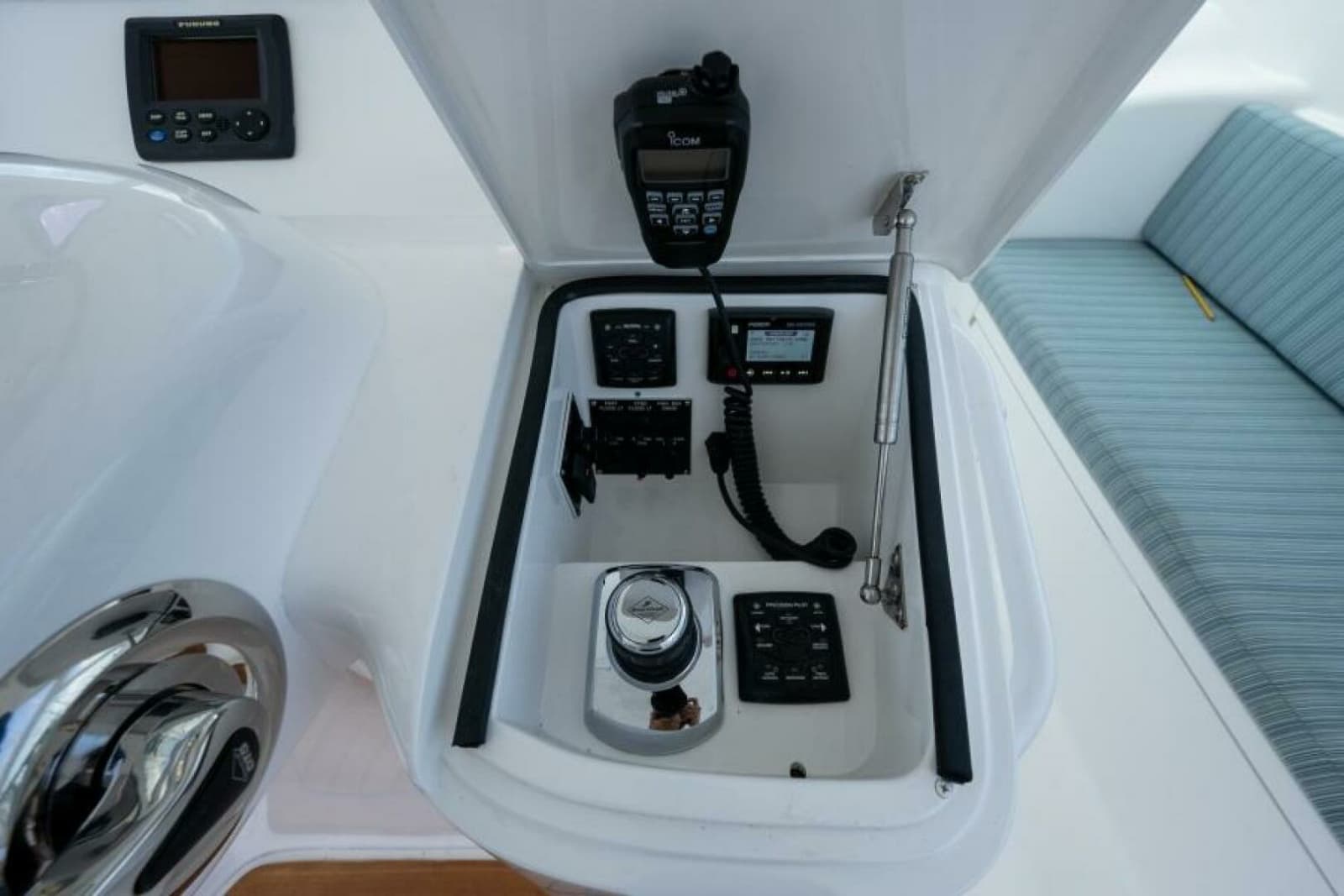 2012 Viking Open 42 - Photo 13