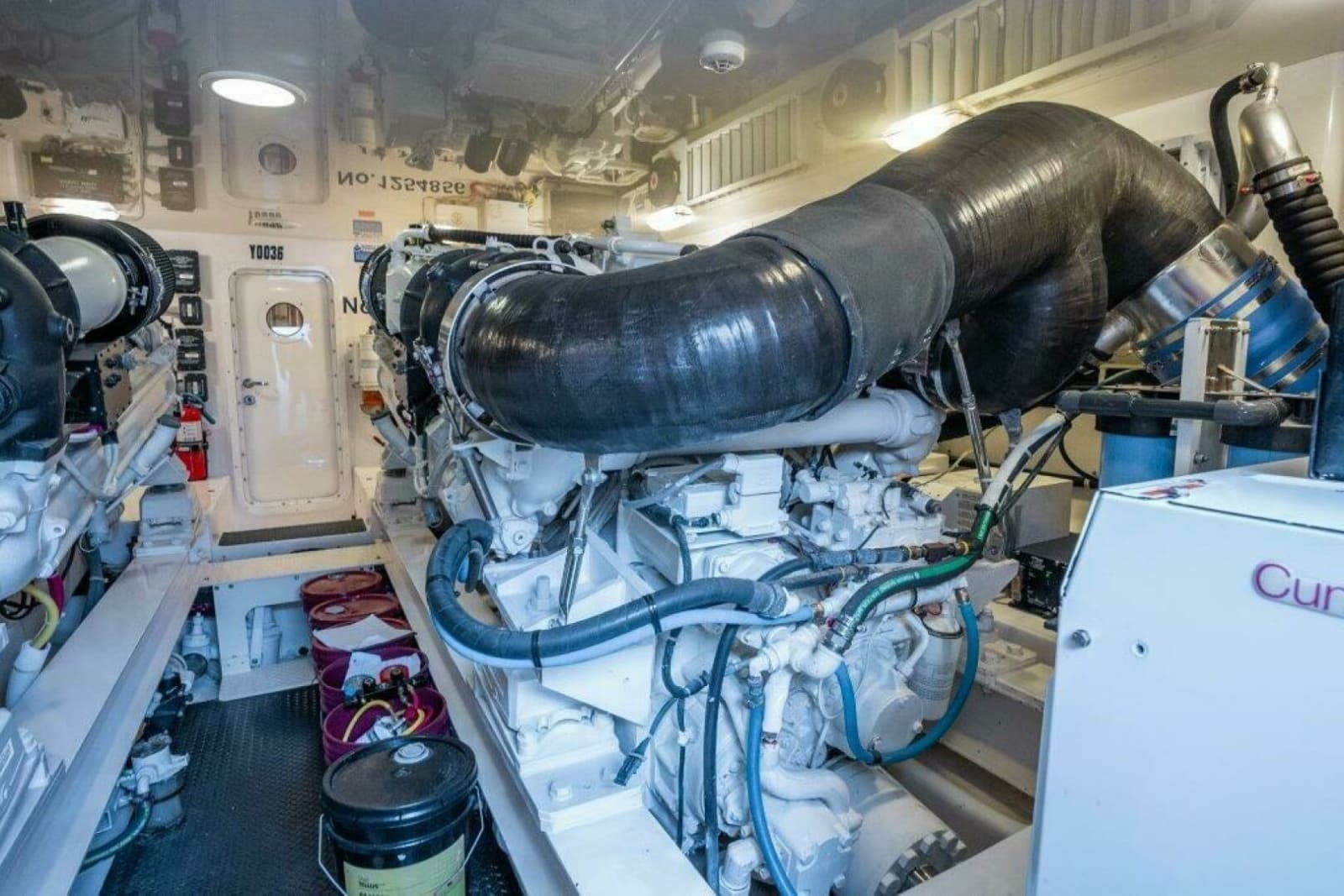 2015 Viking 66 Convertible - Photo 41