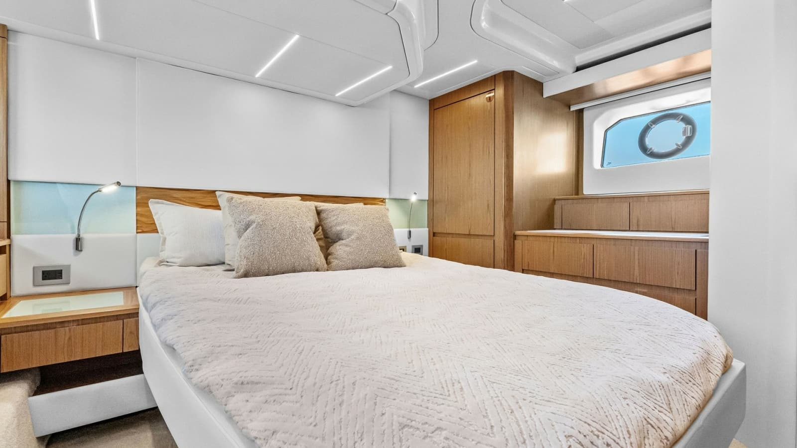 2025 Tiara Yachts EX 60 - Photo 4