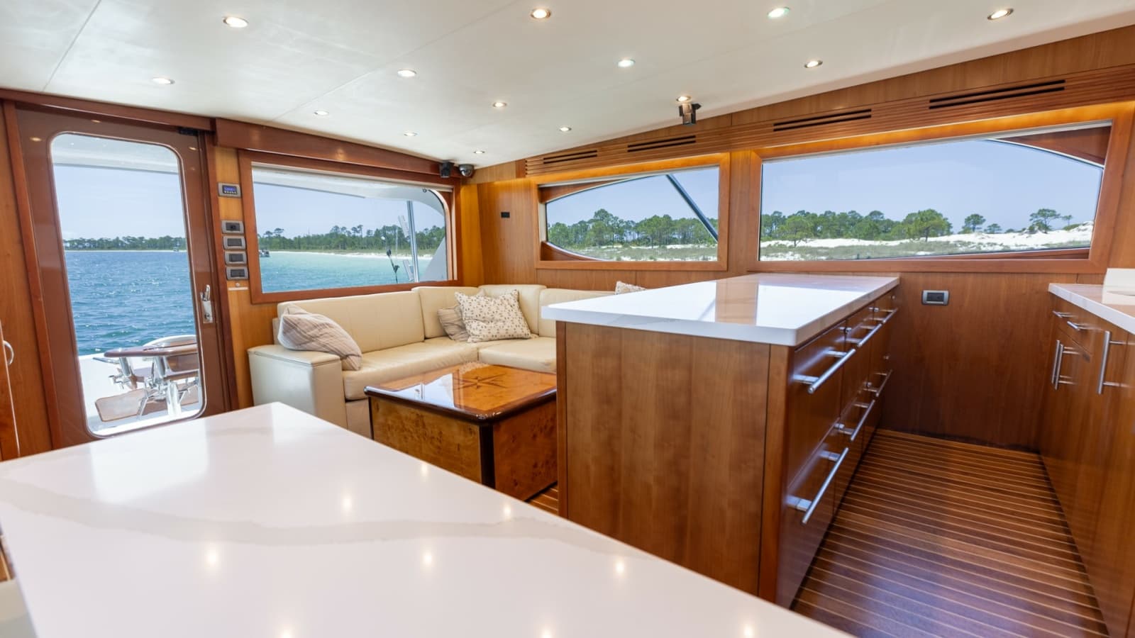 2010 Hatteras 60 GT - Photo 14
