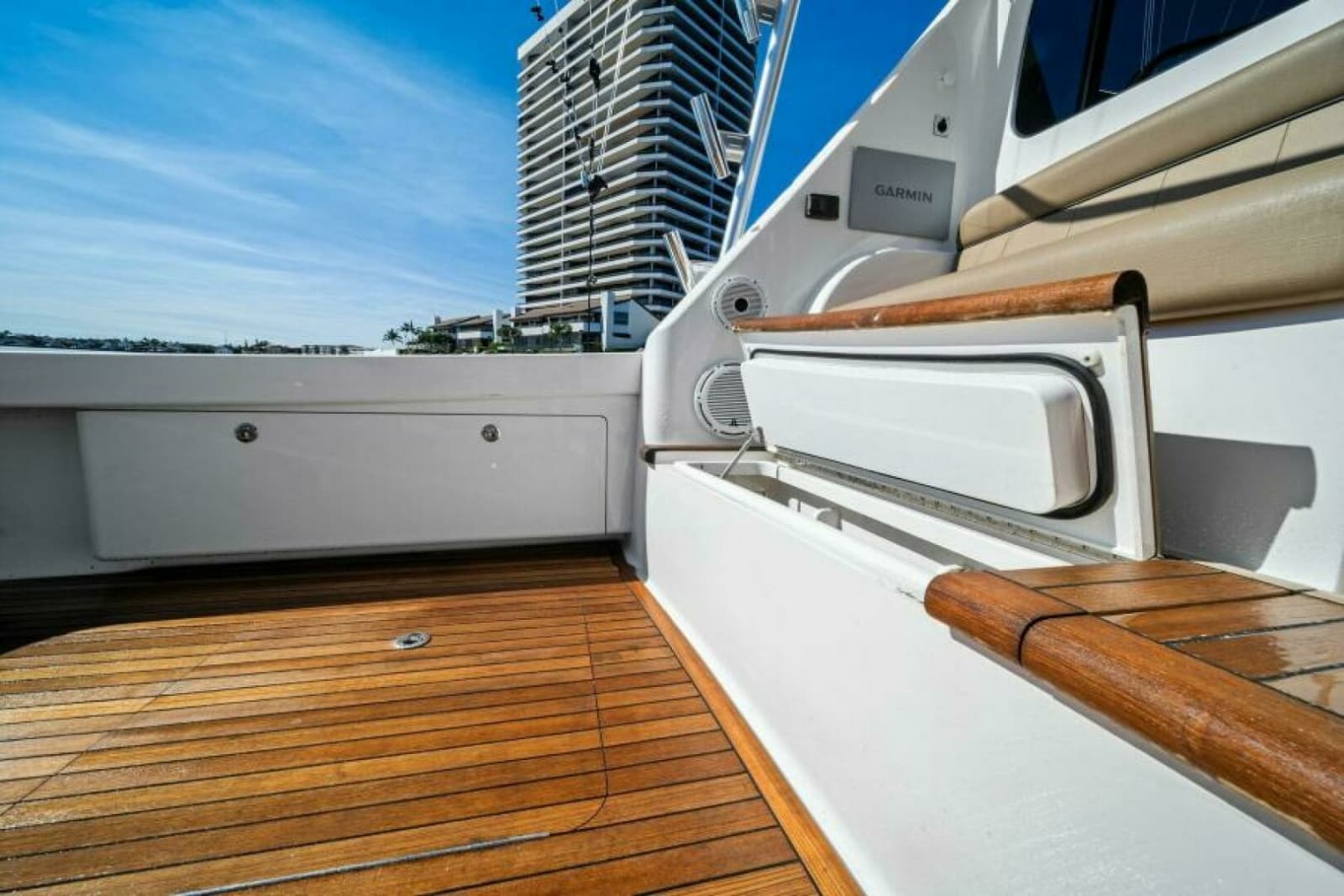 2016 Viking 55 Convertible - Photo 32