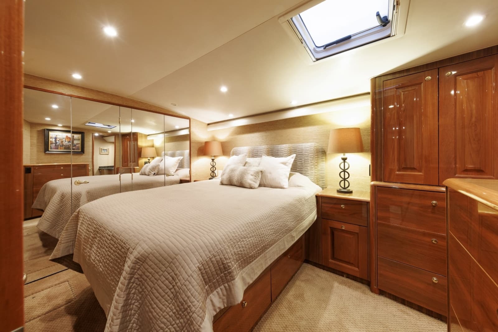 2005 Viking 61 Convertible - Photo 7