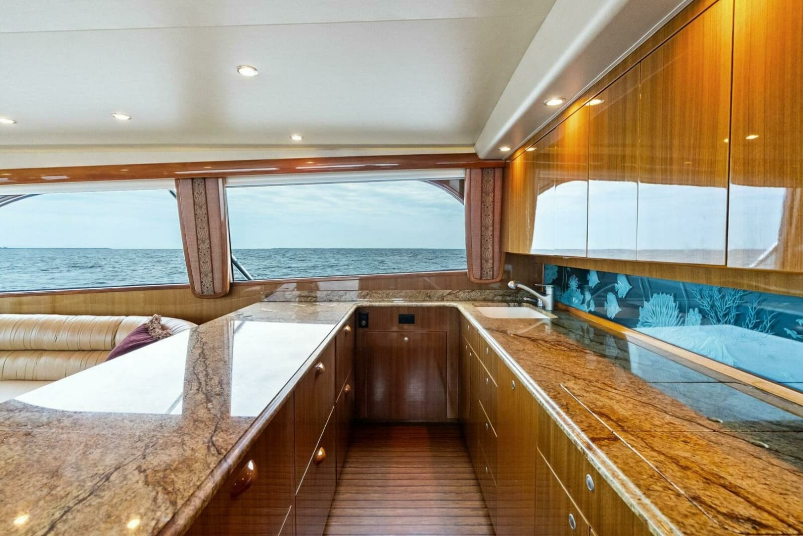 2006 Viking 61 Convertible - Photo 10