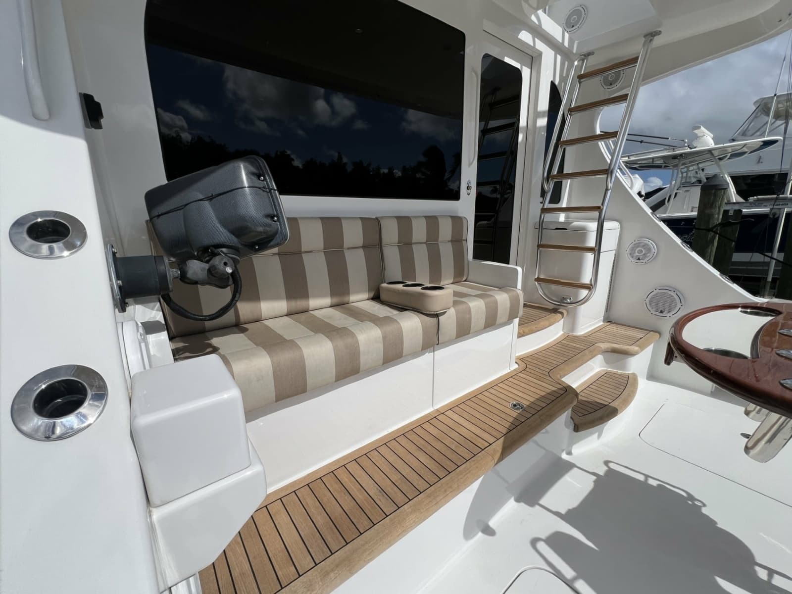 2013 Hatteras GT 54 - Photo 11