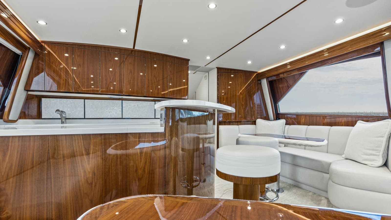 2022 Viking 58 Convertible - Photo 3