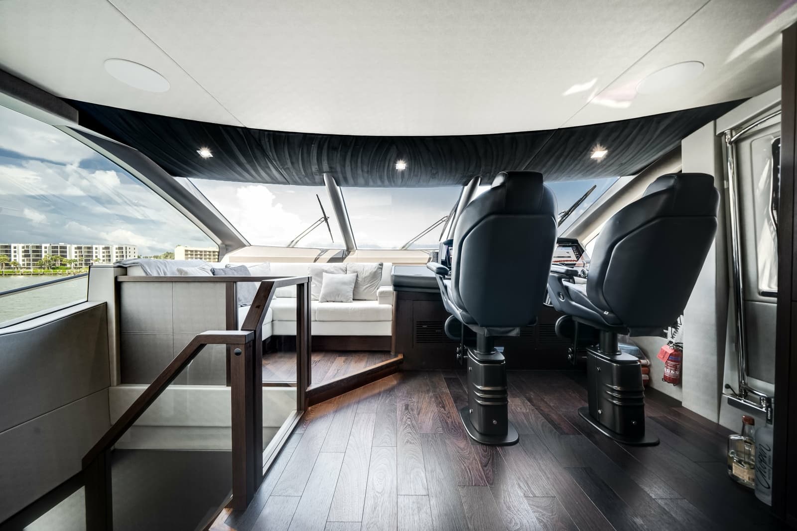 2019 Sunseeker 76 Flybridge - Photo 10