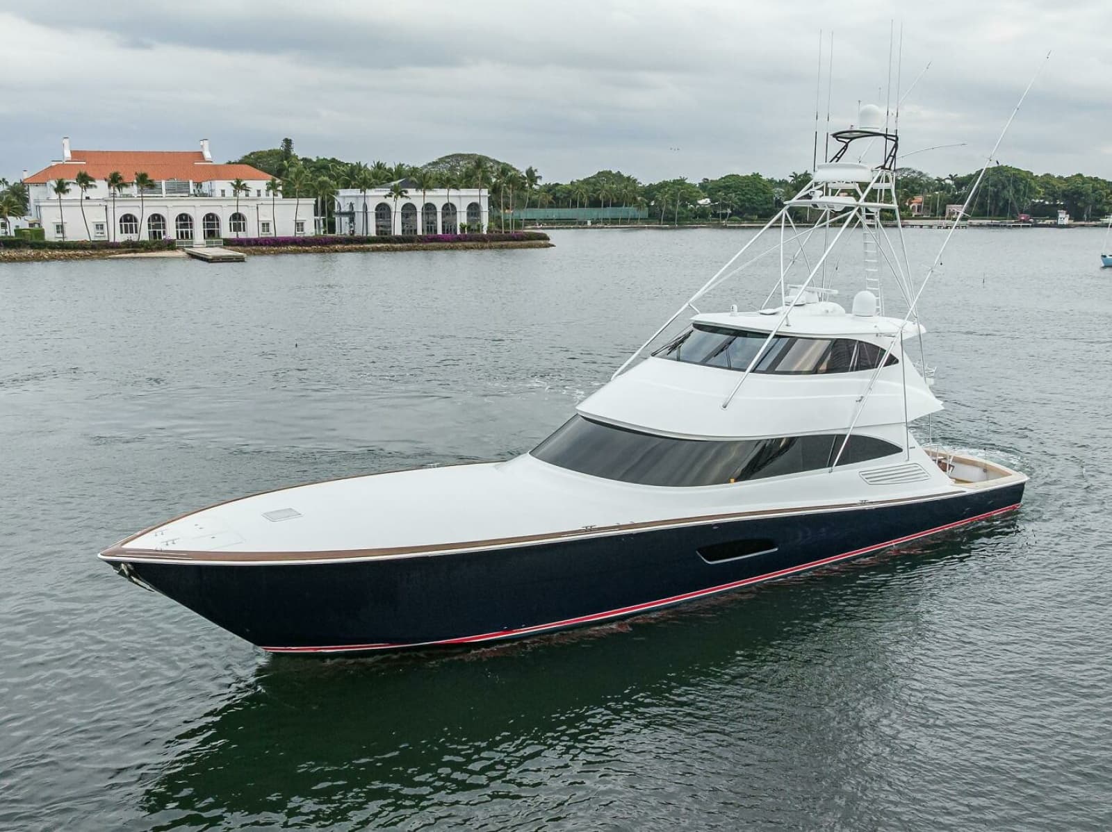 2017 Viking 92 Enclosed Bridge - Photo 3