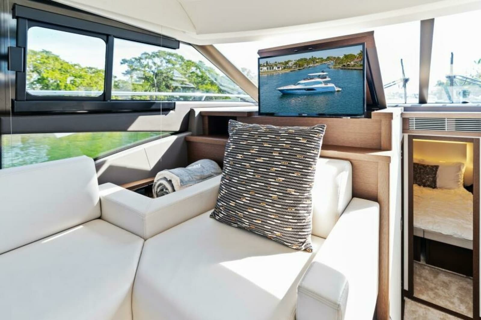 2020 Prestige 520 Flybridge - Photo 16