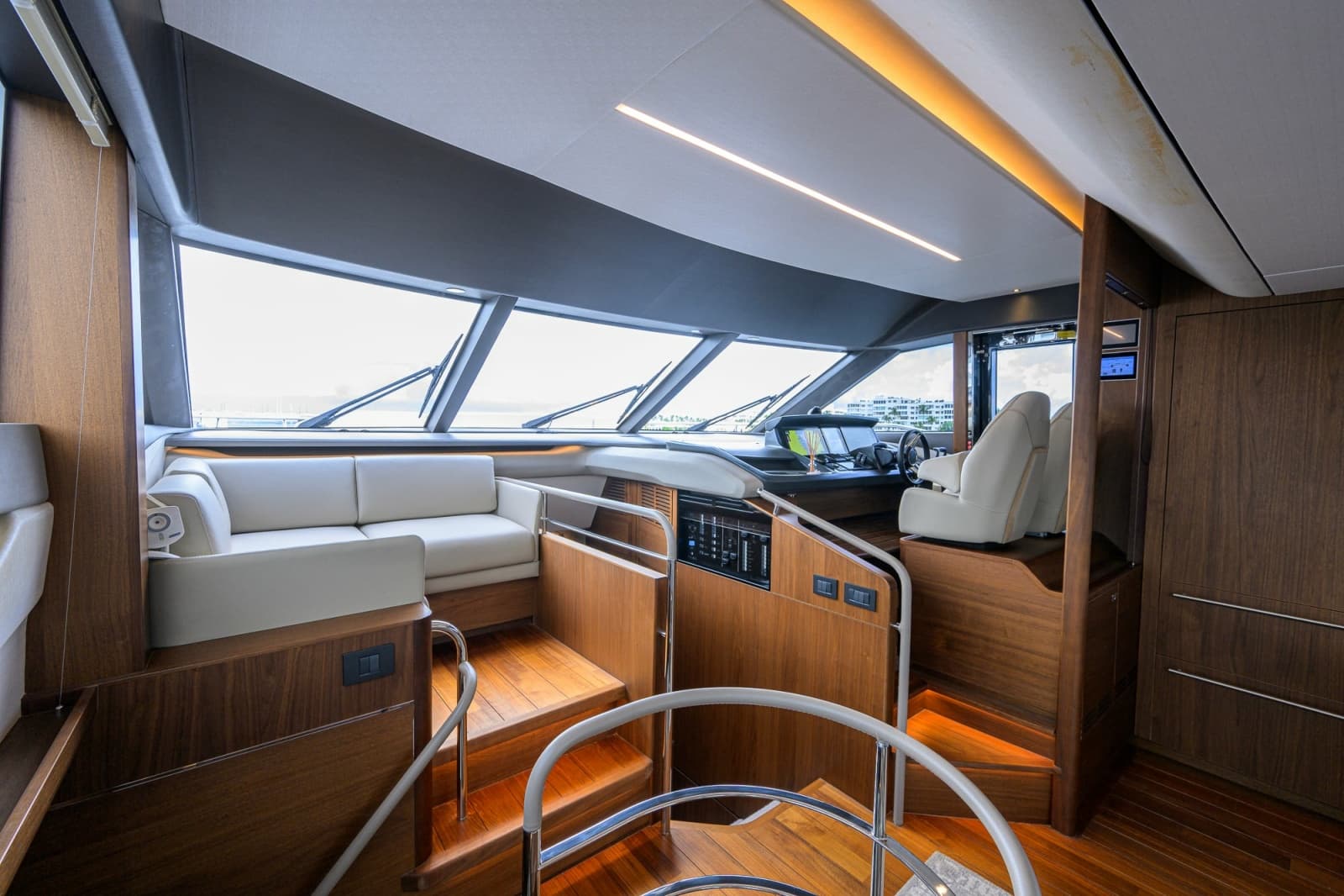2022 Princess Y78 - Photo 30