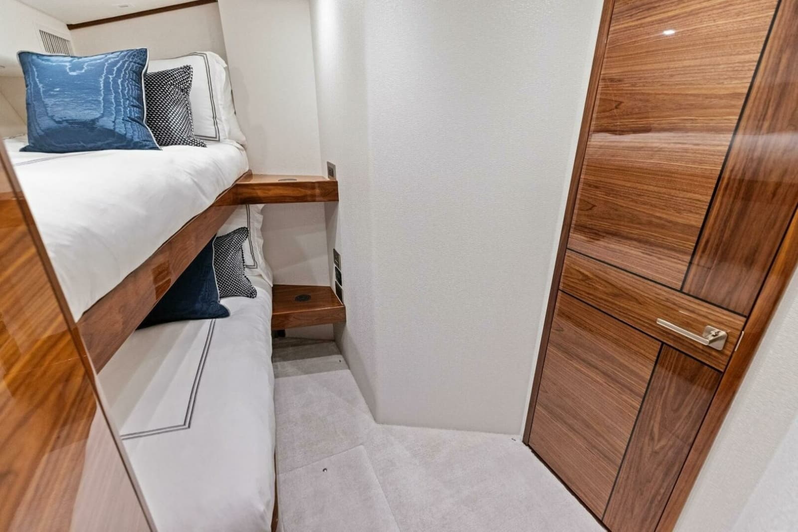 2026 Viking 82 Convertible - Photo 181