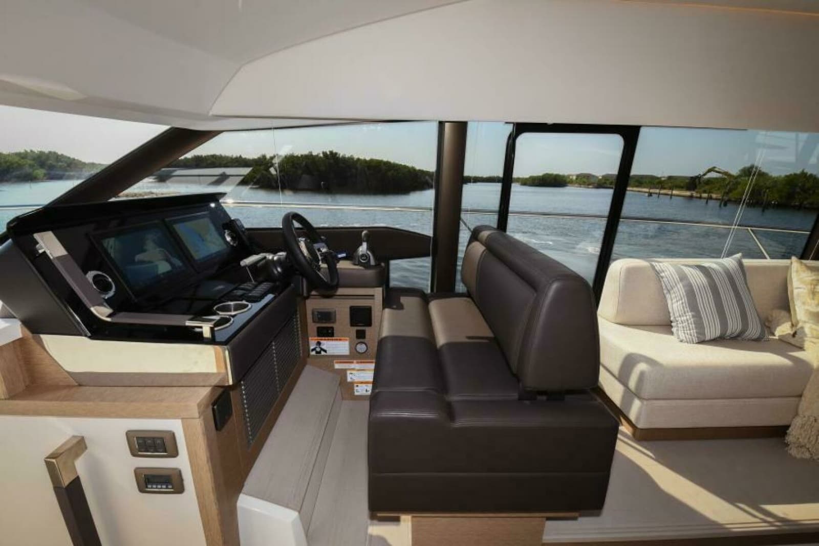 2023 Prestige 520 Flybridge - Photo 4