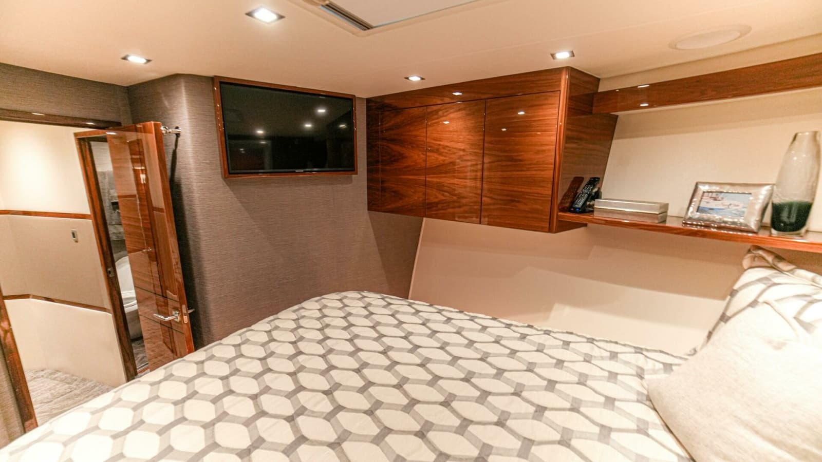2023 Viking 72 Convertible - Photo 56