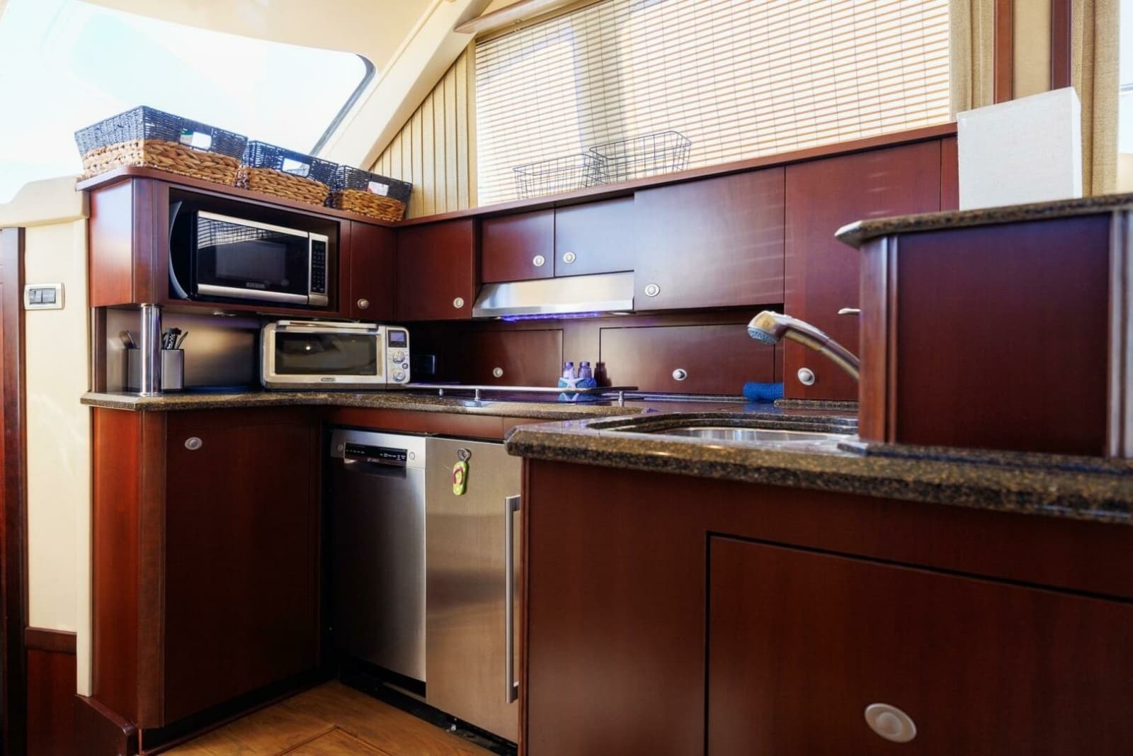 2006 Sea Ray 52 Sedan Bridge - Photo 17