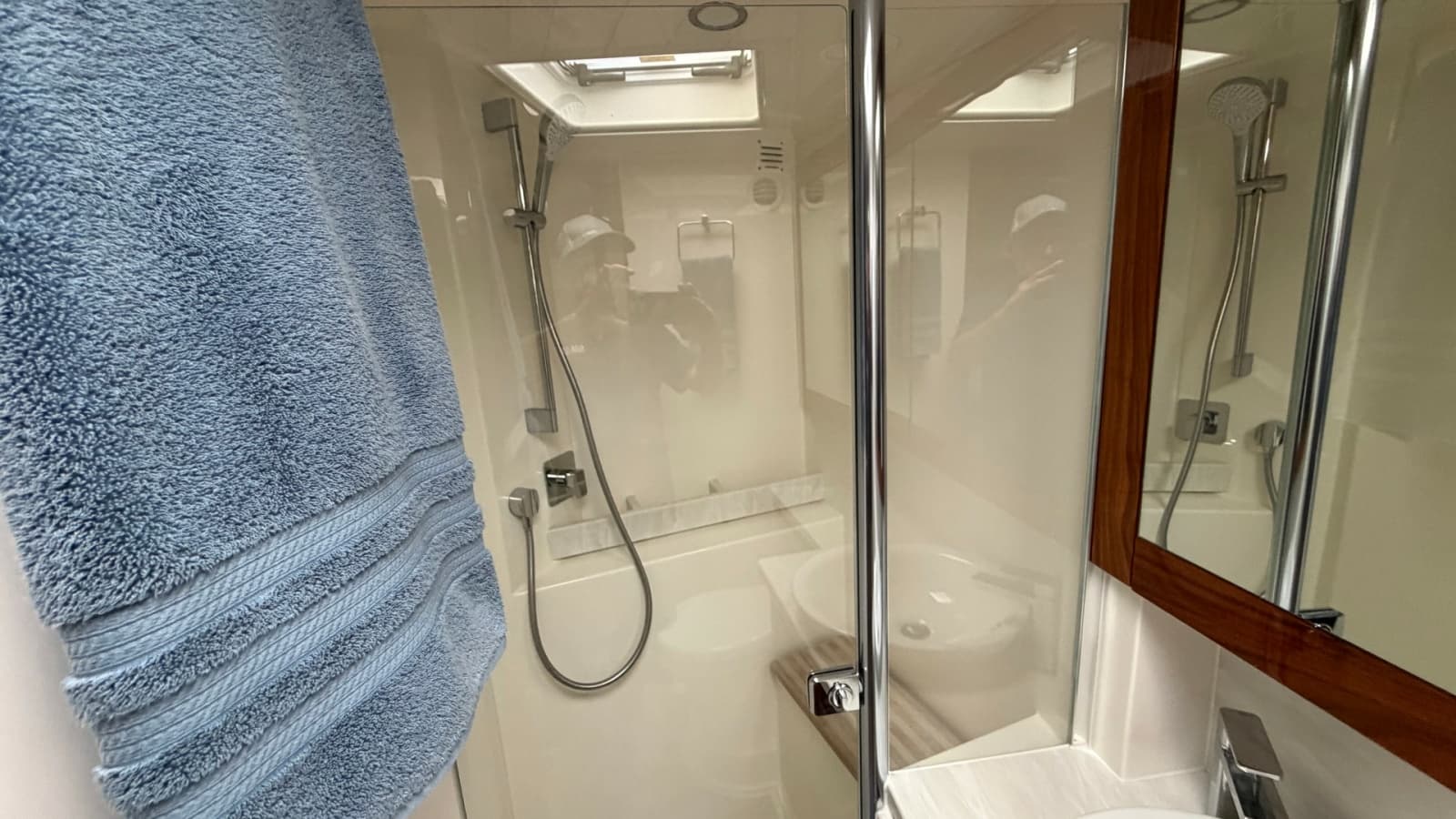 2021 Riviera 57 Enclosed Bridge - Photo 24
