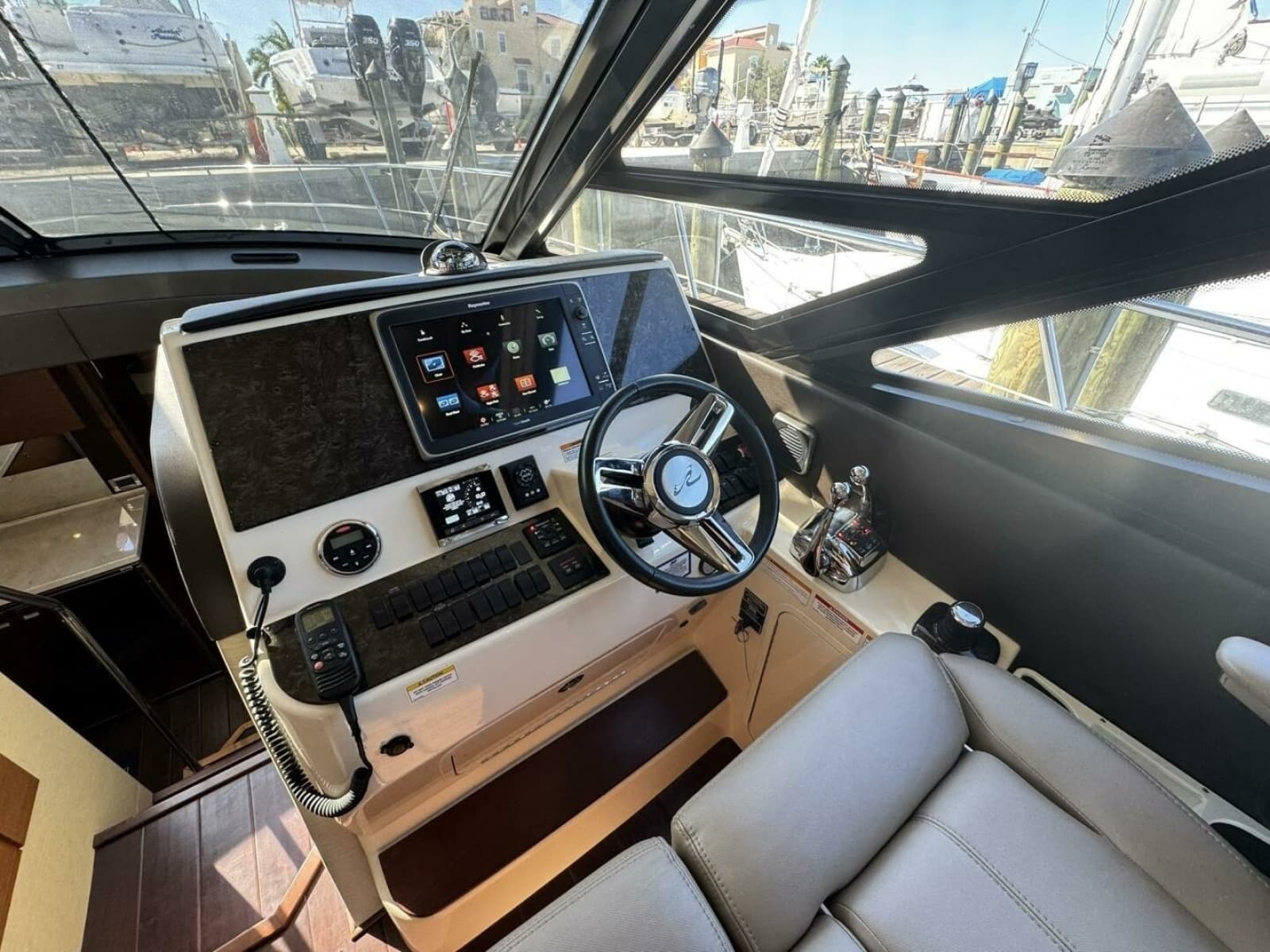 2016 Sea Ray 470 Sundancer - Photo 2