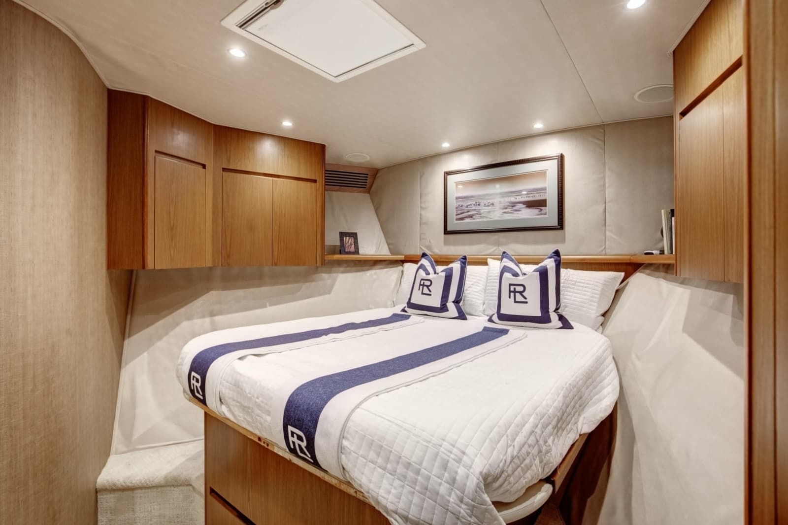 2010 Viking 82 Convertible - Photo 18