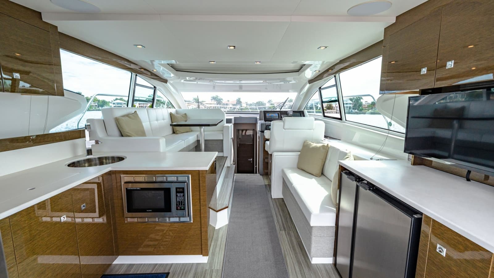 2019 Cruisers Yachts Cantius 46 - Photo 4