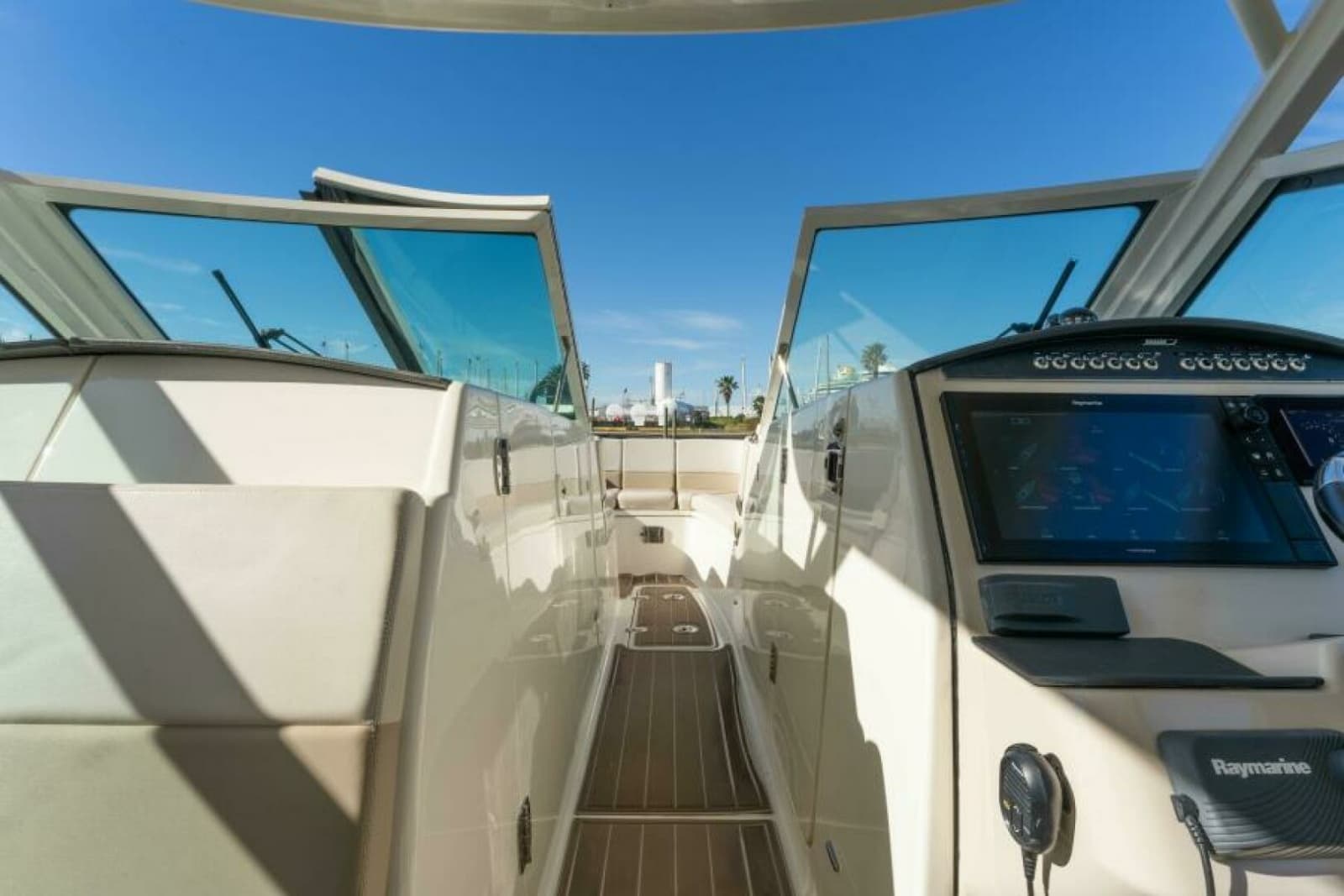2017 Boston Whaler 320 Vantage - Photo 7