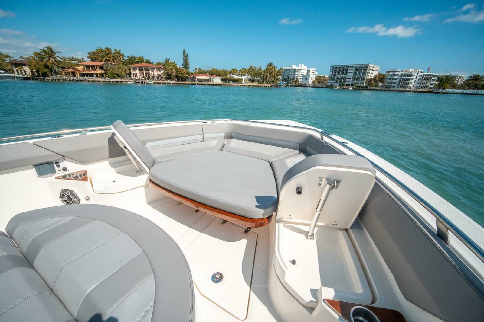 2023 Boston Whaler 420 Outrage - Photo 6