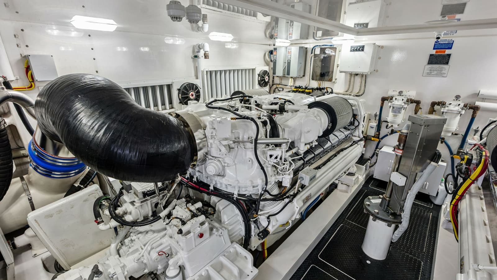2017 Viking 80 Convertible - Photo 64