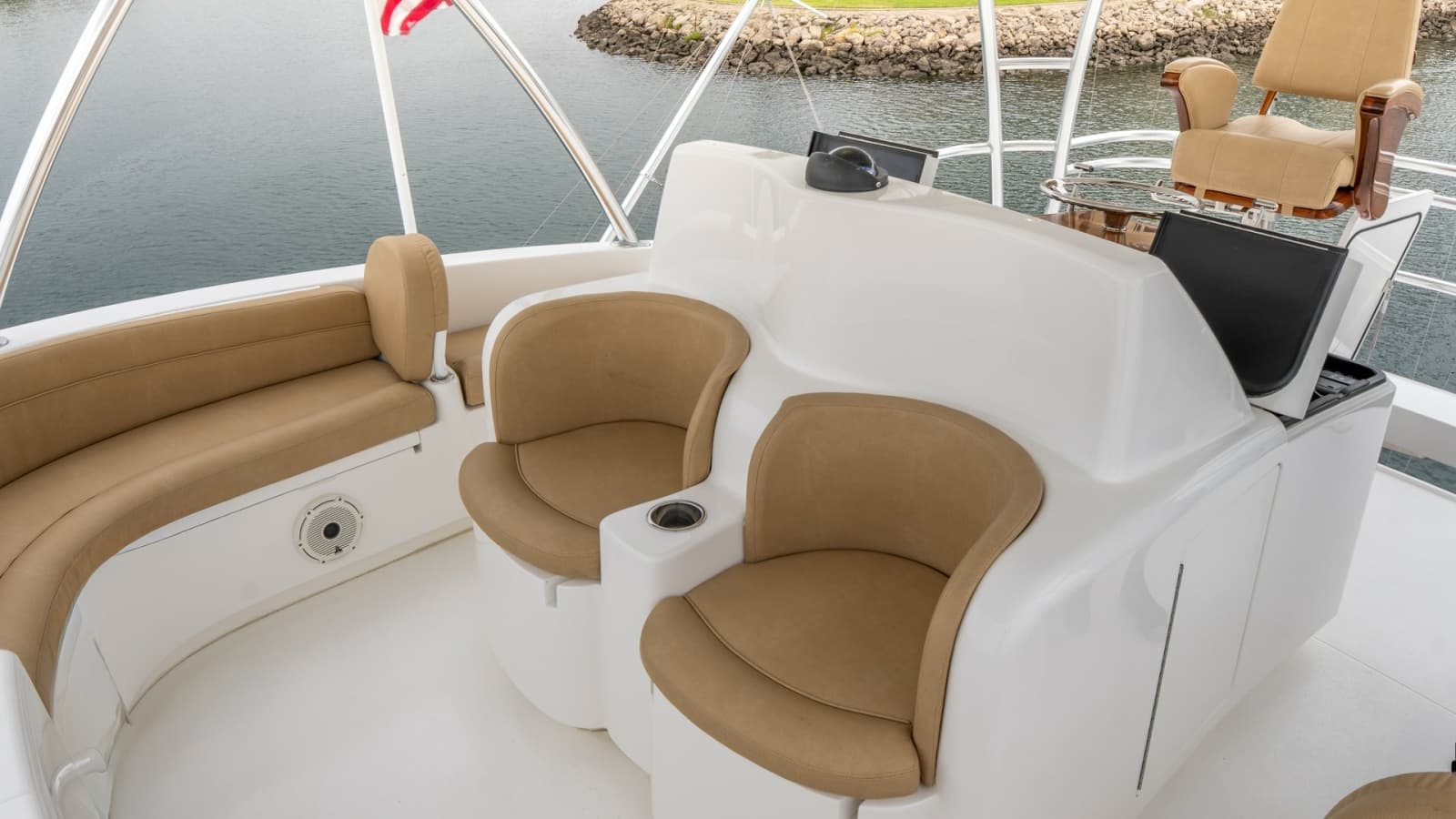 2020 Viking 92 Skybridge - Photo 71
